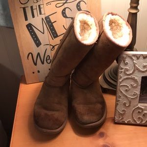 Used UGGS
